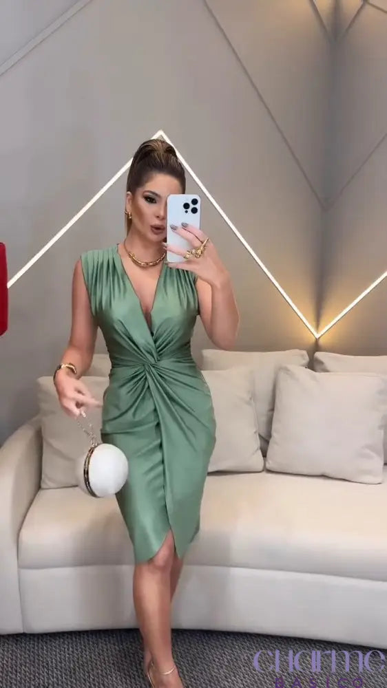 Vestido Verde Grace – Sofisticação e Elegância Atemporal!