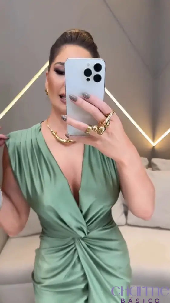 Vestido Verde Grace – Sofisticação e Elegância Atemporal!