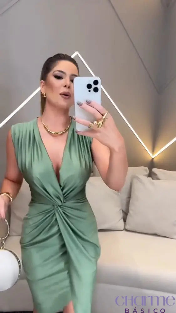 Vestido Verde Grace – Sofisticação e Elegância Atemporal!